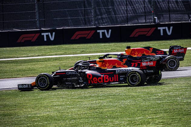 Start race 11 PEREZ Sergio (mex), Red Bull Racing Honda RB16B, action 33 VERSTAPPEN Max (nld), Red Bull Racing Honda RB16B, action during the Formula 1 Gran Premio De La Ciudad De Mexico 2021, Mexico City Grand Prix, 18th round of the 2021 FIA Formula One World Championship, WM, Weltmeisterschaft from November 5 to 7, 2021 on the Autodromo Hermanos Rodriguez, in Mexico City, Mexico - F1 - MEXICO CITY GRAND PRIX 2021 - RACE DPPI Panoramic  FGO01299