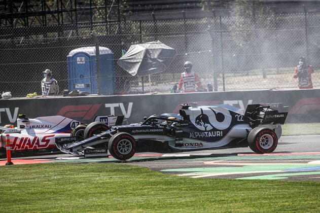 Start race Crash TSUNODA Yuki (jap), Scuderia AlphaTauri Honda AT02, action BOTTAS Valtteri (fin), Mercedes AMG F1 GP W12 E Performance, action during the Formula 1 Gran Premio De La Ciudad De Mexico 2021, Mexico City Grand Prix, 18th round of the 2021 FIA Formula One World Championship, WM, Weltmeisterschaft from November 5 to 7, 2021 on the Autodromo Hermanos Rodriguez, in Mexico City, Mexico - F1 - MEXICO CITY GRAND PRIX 2021 - RACE DPPI Panoramic  FGO01310