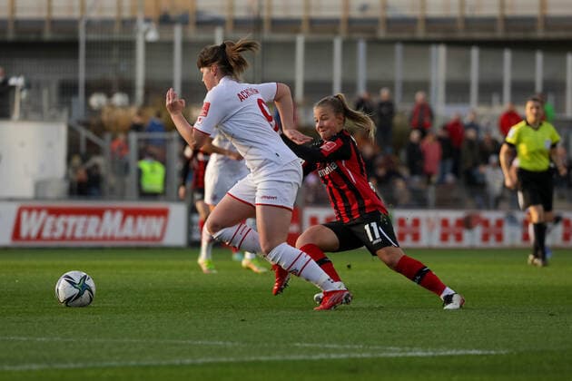 Kristin Koegel (Bayer04 Leverkusen, 11) und Daria Collas (1. FC Koeln, 09) Bayer 04 Leverkusen vs. 1.FC Koeln, Fussball, 2.Frauen Bundesliga, 7.Spieltag, Spielzeit 2021 2022, 07.11.2021, Bayer 04 Leverkusen vs. 1.FC Koeln, Fussball, 2.Frauen Bundesliga, 7.Spieltag, Spielzeit 2021 2022, 07.11.2021 Copyright: xEibner-Pressefoto SaraxRoustax EP_SRA