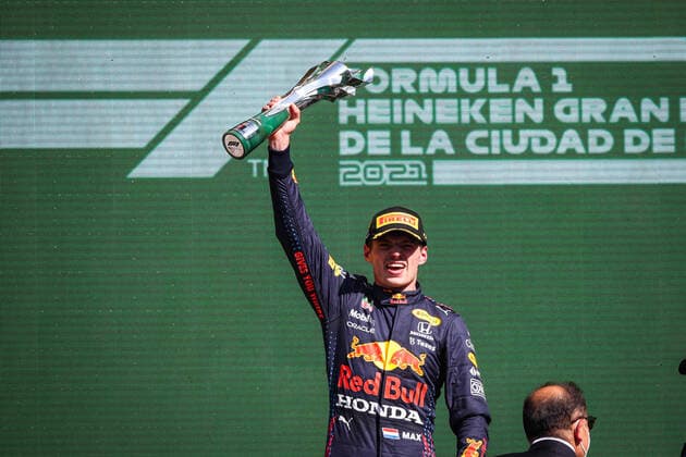 VERSTAPPEN Max (ned), Red Bull Racing Honda RB16B, portrait celebrating victory on the podium during the Formula 1 Gran Premio De La Ciudad De Mexico 2021, Mexico City Grand Prix, 18th round of the 2021 FIA Formula One World Championship, WM, Weltmeisterschaft from November 5 to 7, 2021 on the Autodromo Hermanos Rodriguez, in Mexico City, Mexico - F1 - MEXICO CITY GRAND PRIX 2021 - RACE DPPI Panoramic  20211107_GOODEN_FGO01720