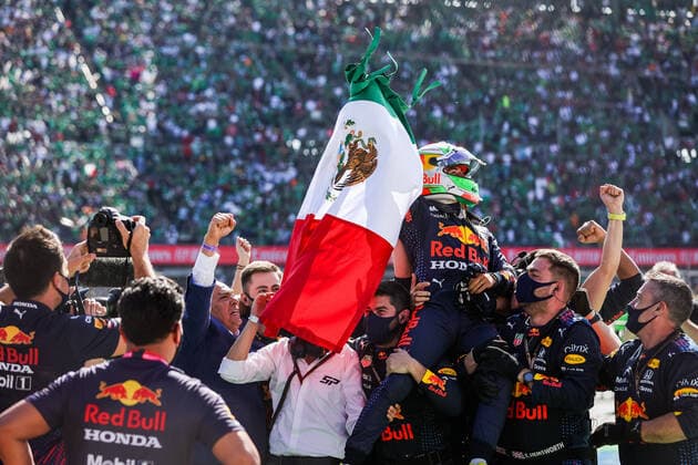 PEREZ Sergio (mex), Red Bull Racing Honda RB16B, portrait during the Formula 1 Gran Premio De La Ciudad De Mexico 2021, Mexico City Grand Prix, 18th round of the 2021 FIA Formula One World Championship, WM, Weltmeisterschaft from November 5 to 7, 2021 on the Autodromo Hermanos Rodriguez, in Mexico City, Mexico - F1 - MEXICO CITY GRAND PRIX 2021 - RACE DPPI Panoramic  00121038_AV6_2548