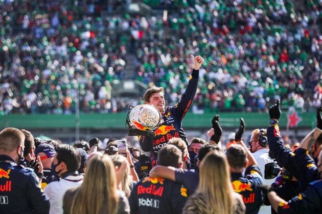 Sport Bilder des Tages VERSTAPPEN Max (ned), Red Bull Racing Honda RB16B, portrait during the Formula 1 Gran Premio De La Ciudad De Mexico 2021, Mexico City Grand Prix, 18th round of the 2021 FIA Formula One World Championship, WM, Weltmeisterschaft from November 5 to 7, 2021 on the Autodromo Hermanos Rodriguez, in Mexico City, Mexico - F1 - MEXICO CITY GRAND PRIX 2021 - RACE DPPI Panoramic  00121038_AV6_2583