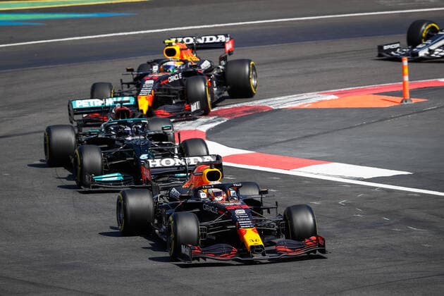 33 VERSTAPPEN Max (nld), Red Bull Racing Honda RB16B, 44 HAMILTON Lewis (gbr), Mercedes AMG F1 GP W12 E Performance, action during the Formula 1 Gran Premio De La Ciudad De Mexico 2021, Mexico City Grand Prix, 18th round of the 2021 FIA Formula One World Championship, WM, Weltmeisterschaft from November 5 to 7, 2021 on the Autodromo Hermanos Rodriguez, in Mexico City, Mexico - F1 - MEXICO CITY GRAND PRIX 2021 - RACE DPPI Panoramic  00121038__V2_4502