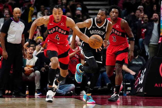 November 7, 2021, Toronto, ON, Canada: Toronto Raptors forward Scottie Barnes (4) drives up the court after stealing the ball from Brooklyn Nets forward Kevin Durant (7) during first half NBA, Basketball Herren, USA basketball action in Toronto on Sunday, Nov. 7, 2021. Canada News - November 7, 2021  - ZUMAc35_ 20211107_zaf_c35_008 Copyright: xFrankxGunnx