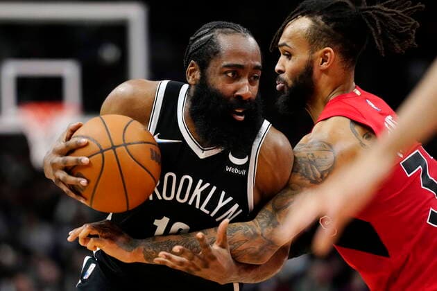Sport Bilder des Tages November 7, 2021, Toronto, ON, Canada: Brooklyn Nets guard James Harden (13) drives to the net as Toronto Raptors guard Gary Trent Jr. (33) defends during second half NBA, Basketball Herren, USA basketball action in Toronto on Sunday, Nov. 7, 2021. Canada News - November 7, 2021  - ZUMAc35_ 20211107_zaf_c35_041 Copyright: xFrankxGunnx