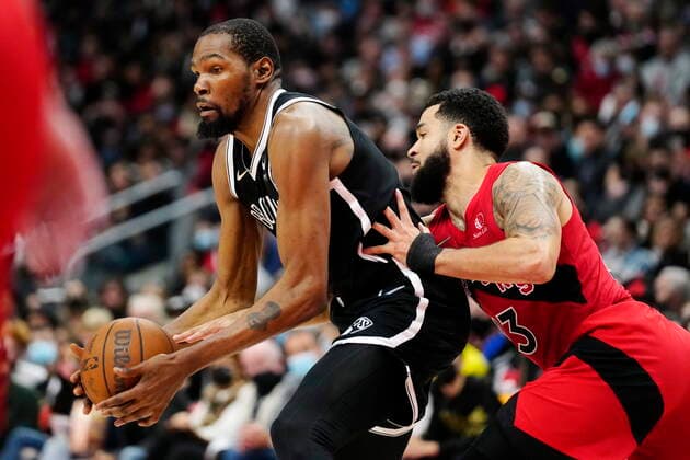 November 7, 2021, Toronto, ON, Canada: Brooklyn Nets forward Kevin Durant (7) looks to move the ball as Toronto Raptors guard Fred VanVleet (23) defends during second half NBA, Basketball Herren, USA basketball action in Toronto on Sunday, Nov. 7, 2021. Canada News - November 7, 2021  - ZUMAc35_ 20211107_zaf_c35_047 Copyright: xFrankxGunnx