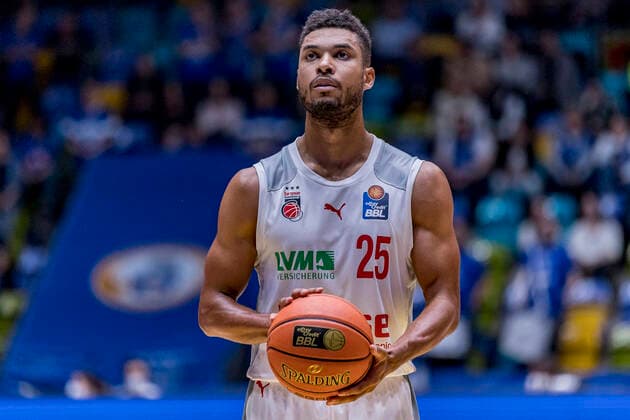 easyCredit BBL, Fraport Skyliners vs. Brose Bamberg, Frankfurt, Fraport Arena, 7.11.2021 Kenneth Ogbe (Brose Bamberg 25), Fraport Skyliners vs. Brose Bamberg, Frankfurt, Fraport Arena, 7.11.2021 Copyright: xBEAUTIFULxSPORTS Gawlikx