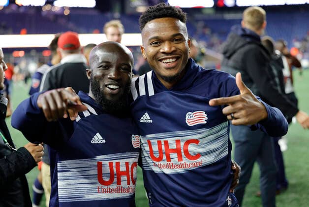 FOXBOROUGH, MA - NOVEMBER 07: New England Revolution midfielder Emmanuel Boateng (11) and New England Revolution midfielder Wilfrid Kaptoum (5) after a match between the New England Revolution and Inter Miami CF on November 7, 2021, at Gillette Stadium in Foxborough, Massachusetts. (Photo by Fred Kfoury III Icon Sportswire) SOCCER: NOV 07 MLS, Fussball Herren, USA - Inter Miami CF at New England Revolution Icon482211107026