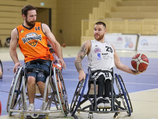 Rollstuhlbasketball - RBBL - Rhine River Rhinos - ING Skywheelers - 23.10.21, Tim Diedrich (SKY), Louis Hardouin (Rhinos), -