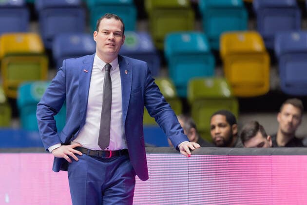 Fraport Skyliners - brose Bamberg, easyCredit-BBL Head Coach Johan Roijakkers (brose Bamberg). Basketball-Spiel des easyCredit BBL zwischen den Fraport Skyliners und brose Bamberg am 7. November 2021 in der Fraport-Arena in Frankfurt am Main., Frankfurt am Main Hessen Deutschland Fraport-Arena