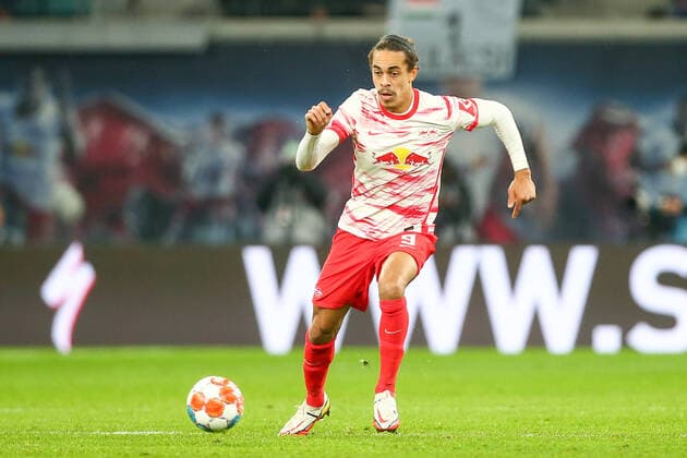RB Leipzig - Dortmund 06.11.2021 Leipzig, 06.11.2021, Red Bull Arena, Fussball Bundesliga, 11. Spieltag , RB Leipzig vs. BVB Borussia Dortmund 2:1 (1:0) , Im Bild: Yussuf Poulsen (9, RB Leipzig) DFL regulations prohibit any use of photographs as image sequences and or quasi-video. ,