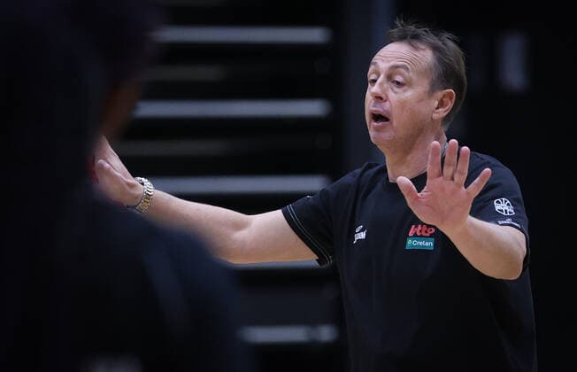 Belgian Cats head coach Valery Demory gestures during a training session of Belgian national basket team the Belgian Cats, Monday 08 November 2021 in Antwerp. The team is preparing for the FIBA Women s EuroBasket 2023 Qualifier against Germany next Sunday. VIRGINIExLEFOUR  x3133293x