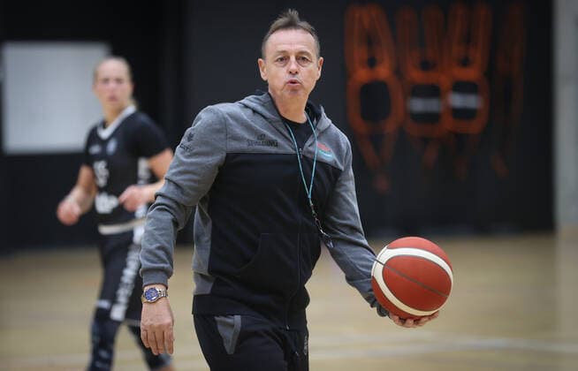 Belgian Cats head coach Valery Demory pictured during a training session of Belgian national basket team the Belgian Cats, Monday 08 November 2021 in Antwerp. The team is preparing for the FIBA Women s EuroBasket 2023 Qualifier against Germany next Sunday. VIRGINIExLEFOUR  x3133328x