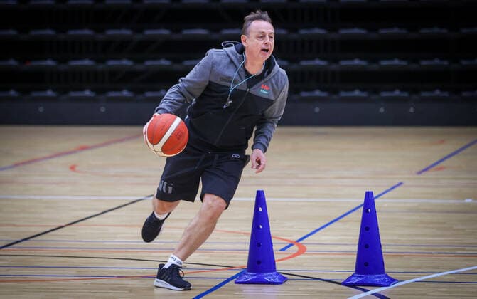 Belgian Cats head coach Valery Demory pictured in action during a training session of Belgian national basket team the Belgian Cats, Monday 08 November 2021 in Antwerp. The team is preparing for the FIBA Women s EuroBasket 2023 Qualifier against Germany next Sunday. VIRGINIExLEFOUR  x3133335x