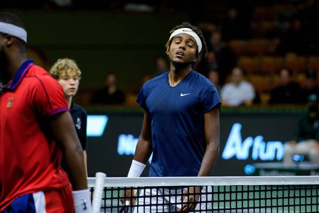 211108 Elias Ymer of Sweden looks dejected when competing in men s first round Singles match during Stockholm Open on November 8, 2021 in Stockholm. Photo: Erik Simander BILDBYRAN COP 201 EW0028 tennis stockholm open sverige bbeng depp Copyright: ERIKxSIMANDER BB211108ES004