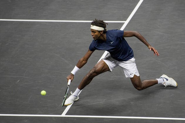 211108 Elias Ymer of Sweden competes in men s first round Singles match during Stockholm Open on November 8, 2021 in Stockholm. Photo: Erik Simander BILDBYRAN COP 201 EW0028 tennis stockholm open sverige bbeng Copyright: ERIKxSIMANDER BB211108ES005