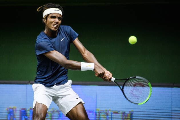 211108 Elias Ymer of Sweden competes in men s first round Singles match during Stockholm Open on November 8, 2021 in Stockholm. Photo: Erik Simander BILDBYRAN COP 201 EW0028 tennis stockholm open sverige bbeng Copyright: ERIKxSIMANDER BB211108ES018