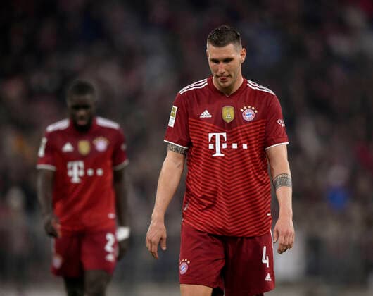06.11.2021, Fussball 1. Bundesliga 2021 2022, 11. Spieltag, FC Bayern München - SC Freiburg, in der Allianz-Arena München. Niklas Süle (FC Bayern München) nachdenklich