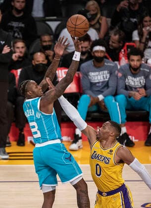 November 8, 2021, Los Angeles, California, USA: Russell Westbrook 0 of the Los Angeles Lakers defends against Terry Rozier 3 of the Charlotte Hornets during their regular season NBA, Basketball Herren, USA game on Monday November 8, 2021 at the Staples Center in Los Angeles, California. Lakers defeat Hornets, 126-123. PI Los Angeles USA - ZUMAp124 20211108_zaa_p124_033 Copyright: xJAVIERxROJASx
