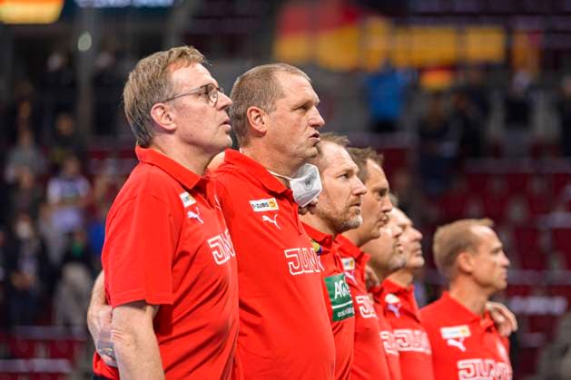 Duesseldorf, Deutschland 07. November 2021: Maenner U20 Freundschaftsspiel - Deutschland vs. Ungarn Trainer Martin Heuberger (Deutschland), Co-Trainer Klaus-Dieter Petersen (Deutschland) Duesseldorf PSD Bank Dome Deutschland
