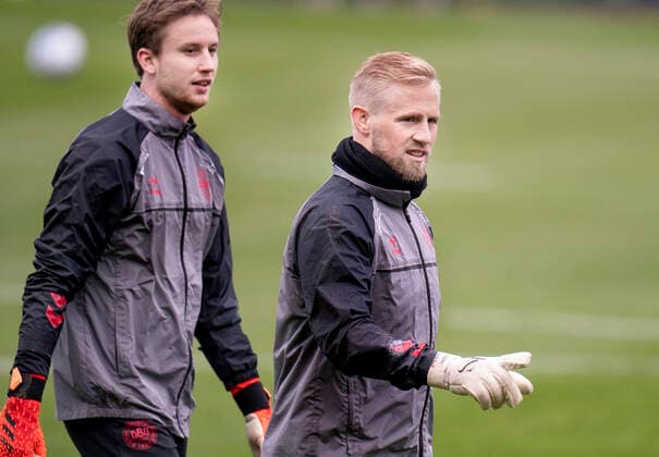 Kasper Schmeichel og Frederik Roennow under landsholdets traening i Helsingoer, tirsdag den 9. november 2021.. , Copenhagen Denmark