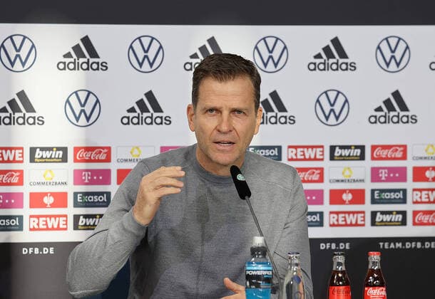 Oliver Bierhoff bei der Pressekonferenz DFL REGULATIONS PROHIBIT ANY USE OF PHOTOGRAPHS AS IMAGE SEQUENCES AND OR QUASI-VIDEO.