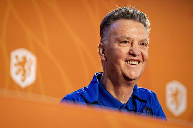 Sport Themen der Woche KW45 ZEIST - National coach Louis van Gaal during a press conference, PK, Pressekonferenz of the Dutch national team, Nationalteam on the KNVB Campus. The Orange squad is preparing for the World Cup qualifying match with Montenegro and Norway. ANP ROBIN VAN LONKHUIJSEN FIFA World Cup, WM, Weltmeisterschaft, Fussball Qualifier 2021 2022 xVIxANPxSportx xxANPxIVx *** ZEIST National coach Louis van Gaal during a press conference of the Dutch national team on the KNVB Campus The Orange squad is preparing for the World Cup qualifying match with Montenegro and Norway ANP ROBIN VAN LONKHUIJSEN FIFA World Cup Qualifier 2021 2022 xVIxANPxSportx xxANPxIVx 440409570