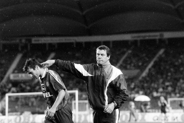 27.08.95 Stuttgarter Kickers - FC Bayern München Deutschland, Stuttgart, 27.05.1995, Fussball, DFB-Pokal, Stuttgarter Kickers- FC Bayern München (0:1): v.l. Mehmet Scholl (FC Bayern München), Otto Rehhagel (Trainer FC Bayern München). *** 27 08 95 Stuttgarter Kickers FC Bayern München Germany, Stuttgart, 27 05 1995, Football, DFB Pokal, Stuttgarter Kickers FC Bayern München 0 1 v l Mehmet Scholl FC Bayern München , Otto Rehhagel Coach FC Bayern München