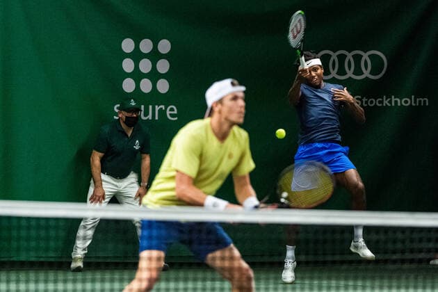 211109 Markus Eriksson and Elias Ymer of Sweden compete in men s first round Singles match during Stockholm Open on November 9, 2021 in Stockholm. Photo: Emma Wallskog BILDBYRAN COP 320 EW0029 tennis stockholm open day 3 bbeng sweden sverige Copyright: EMMAxWALLSKOG BB211109BB457