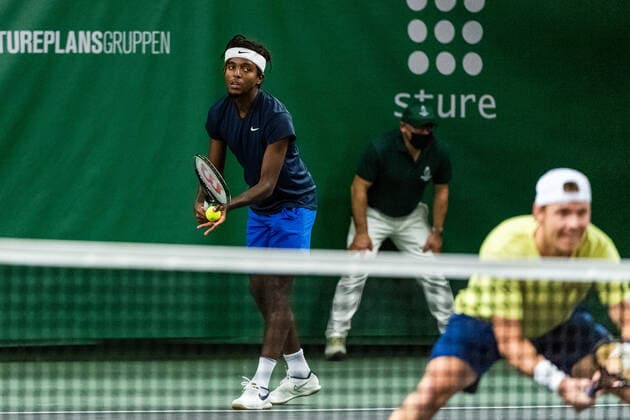 211109 Elias Ymer and Markus Eriksson of Sweden compete in men s first round Singles match during Stockholm Open on November 9, 2021 in Stockholm. Photo: Emma Wallskog BILDBYRAN COP 320 EW0029 tennis stockholm open day 3 bbeng sweden sverige Copyright: EMMAxWALLSKOG BB211109BB458