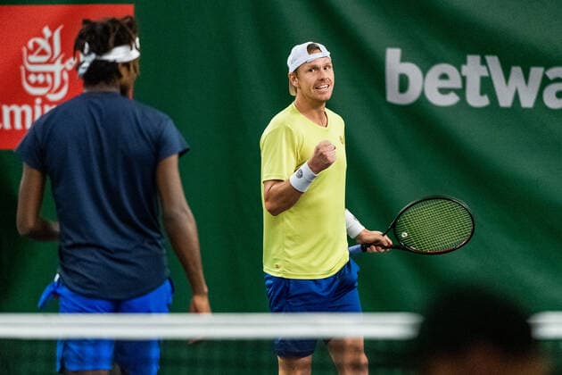 211109 Elias Ymer and Markus Eriksson of Sweden celebrate after competing in men s first round Singles match during Stockholm Open on November 9, 2021 in Stockholm. Photo: Emma Wallskog BILDBYRAN COP 320 EW0029 tennis stockholm open day 3 bbeng sweden sverige jubel Copyright: EMMAxWALLSKOG BB211109BB460