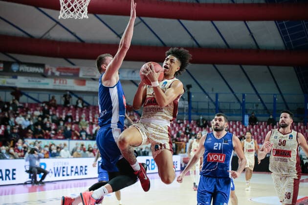 Victor Sanders (Umana Reyer Venezia) and Edin Atic (Buducnost Voli Podgorica) during Umana Reyer Venezia vs Buducnost Voli Podgorica, Basketball EuroCup Championship in Venice, Italy, November 09 2021  Copyright: xMattiaxRadonix xIPAx xx 0
