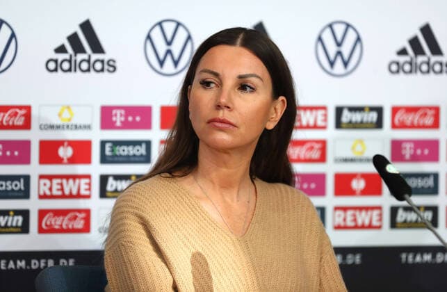 Deuschland vs. Lichtenstein, WM Quali, Vorberichte Wolfsburg, 10.11.2021, WM Qualifikationsspiel Deutschland vs. Lichtenstein, Deutsche Fußballnationalmannschaft, Pressekonferenz zur Preisverleihung der Robert-Enke-Stiftung, Teresa Enke während der Pressekonferenz. Wolfsburg