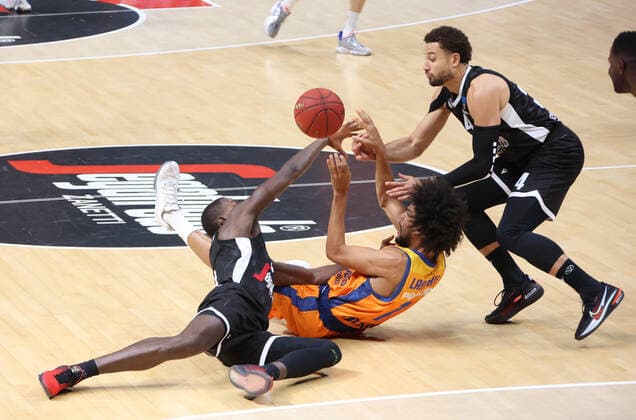 Kevin Hervey (Segafredo Virtus Bologna) during the Eurocup tournament match Segafredo Virtus Bologna Vs. Valencia Basket club at the Paladozza sports palace - Bologna, Nobember 10, 2021  Copyright: xMichelexNuccix xIPAx xx 0