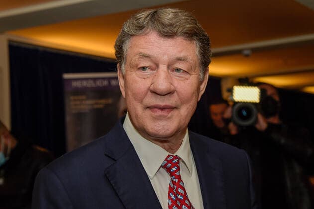 Deutschlandpremiere - King Otto - am 10.11.2021 in der Lichtburg in Essen. Otto Rehhagel bei der Deutschlandpremiere - King Otto - am 10.11.2021 in der Lichtburg in Essen.