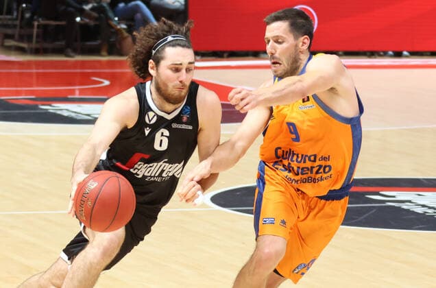 Alessandro Pajola (Segafredo Virtus Bologna) (L) thwarted by Sam Van Rossom(Valencia Basket Club) during the Eurocup tournament match Segafredo Virtus Bologna Vs. Valencia Basket club at the Paladozza sports palace - Bologna, Nobember 10, 2021  Copyright: xMichelexNuccix xIPAx xx 0