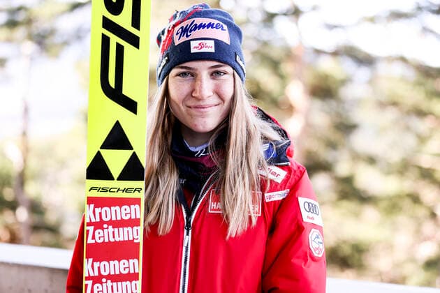 Ski jumping, Skispringen, Ski, nordisch - OESV, training INNSBRUCK,AUSTRIA,11.NOV.21 - NORDIC SKIING, SKI JUMPING - OESV, training, men, ladies. Image shows Sara Marita Kramer (AUT).  GEPAxpictures xPatrickxSteiner