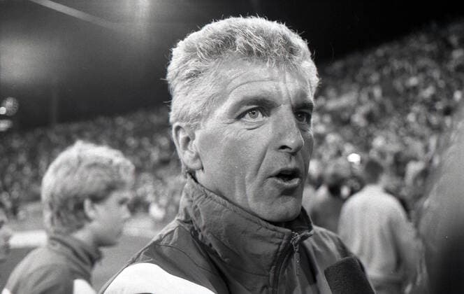 30.04.93 FC Bayern München - VfB Stuttgart Deutschland, München, 30.04.1993, Fussball, Bundesliga, FC Bayern München - VfB Stuttgart (5:3): Erich Ribbeck (Trainer FC Bayern München). *** 30 04 93 FC Bayern München VfB Stuttgart Germany, Munich, 30 04 1993, Football, Bundesliga, FC Bayern München VfB Stuttgart 5 3 Erich Ribbeck Coach FC Bayern München