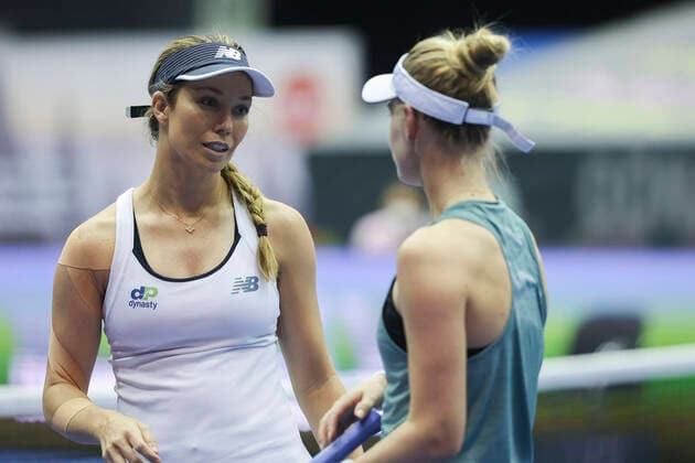 L-R. Danielle Collins spricht mit Alison Riske und gibt auf wegen Verletzung verletzt Copyright: xJuergenxHasenkopfx