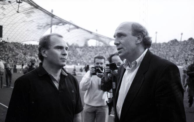 30.04.93 FC Bayern München - VfB Stuttgart Deutschland, München, 30.04.1993, Fussball, Bundesliga, FC Bayern München - VfB Stuttgart (5:3): v.l. Uli Hoeneß (Manager FC Bayern München), Dieter Hoeneß (Manager VfB Stuttgart). *** 30 04 93 FC Bayern München VfB Stuttgart Germany, Munich, 30 04 1993, Football, Bundesliga, FC Bayern München VfB Stuttgart 5 3 v l Uli Hoeneß Manager FC Bayern München , Dieter Hoeneß Manager VfB Stuttgart