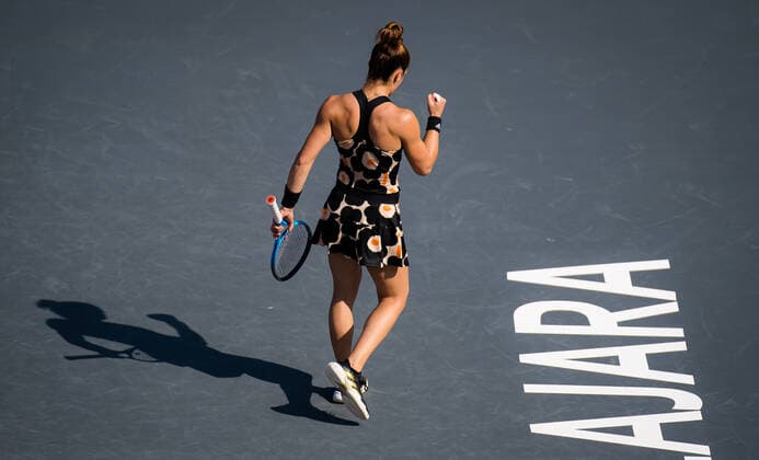 November 11, 2021, GUADALAJARA, MEXICO: Maria Sakkari of Greece in action during the first round-robin match at the 2021 Akron WTA, Tennis Damen Finals Guadalajara WTA tennis tournament against Iga Swiatek of Poland GUADALAJARA MEXICO - ZUMAa181 20211111_zaa_a181_017 Copyright: xRobxPrangex