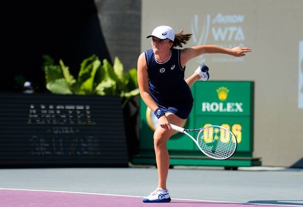 Mandatory Credit: Photo by Rob Prange Shutterstock (12596804ai) Iga Swiatek of Poland in action during the first round-robin match at the 2021 Akron WTA, Tennis Damen Finals Guadalajara WTA tennis tournament Akron WTA Finals, Day 2, Tennis, Panamerican Tennis Center Guadalajara, Mexico - 11 Nov 2021 Akron WTA Finals, Day 2, Tennis, Panamerican Tennis Center Guadalajara, Mexico - 11 Nov 2021  Copyright: xRobxPrange Shutterstockx 12596804ai