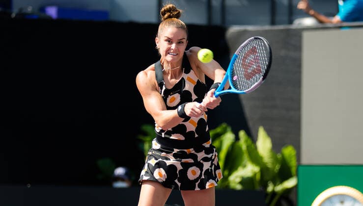 November 11, 2021, GUADALAJARA, MEXICO: Maria Sakkari of Greece in action during the first round-robin match at the 2021 Akron WTA, Tennis Damen Finals Guadalajara WTA tennis tournament against Iga Swiatek of Poland GUADALAJARA MEXICO - ZUMAa181 20211111_zaa_a181_062 Copyright: xRobxPrangex