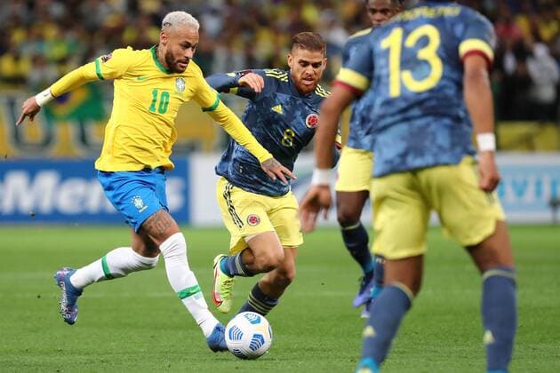 Sport Themen der Woche KW45 Sport Bilder des Tages Neymar (L) of Brazil disputes the ball with Gustavo Cuellar of Colombia today, in a South American qualifying match for the Qatar World Cup between Brazil and Colombia, at the Arena stadium in Sao Paulo, Brazil, 11 November 2021. EFE Sebastiao Moreira Brazil - Colombia !ACHTUNG: NUR REDAKTIONELLE NUTZUNG!  Copyright: xSebastiaoxMoreirax AMDEP2728 20211112-665da18f8c3c1de0054fae7773243961374e4c98