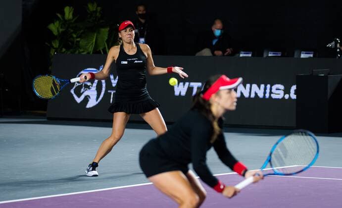 Mandatory Credit: Photo by Rob Prange Shutterstock (12596804ei) Giuliana Olmos of Mexico & Sharon Fichman of Canada in action during the first round robin doubles match at the 2021 Akron WTA, Tennis Damen Finals Guadalajara WTA tennis tournament Akron WTA Finals, Day 2, Tennis, Panamerican Tennis Center Guadalajara, Mexico - 11 Nov 2021 Akron WTA Finals, Day 2, Tennis, Panamerican Tennis Center Guadalajara, Mexico - 11 Nov 2021  Copyright: xRobxPrange Shutterstockx 12596804ei