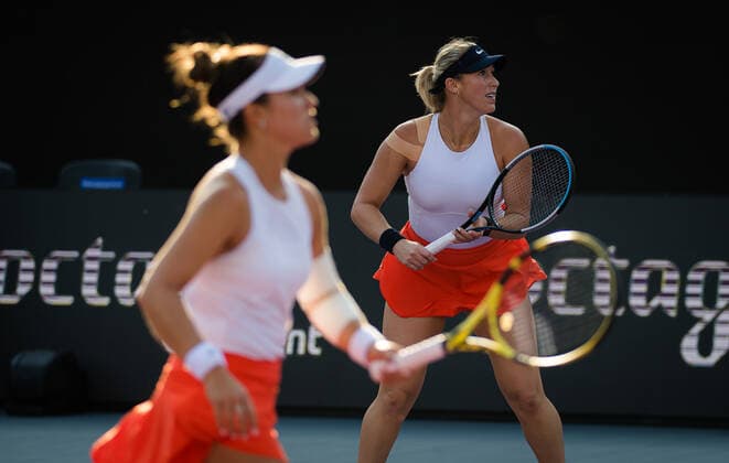 November 11, 2021, GUADALAJARA, MEXICO: Desirae Krawczyk of the United States & Alexa Guarachi of Chile in action during the first doubles round robin match at the 2021 Akron WTA, Tennis Damen Finals Guadalajara WTA tennis tournament GUADALAJARA MEXICO - ZUMAa181 20211111_zaa_a181_101 Copyright: xRobxPrangex