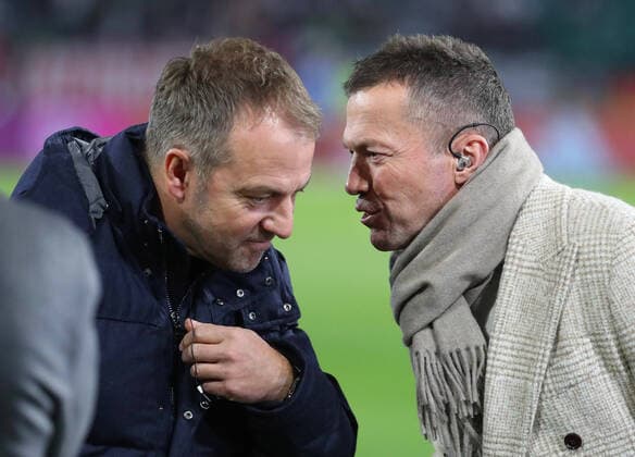 Sport Themen der Woche KW45 Sport Bilder des Tages Deuschland vs. Liechtenstein, WM Quali Wolfsburg, 11.11.2021, FUßBALL - WM Qualifikationsspiel Deutschland vs. Liechtenstein, VW Arena. Bundestrainer Hansi Flick (Deutschland), TV-Experte Lothar Matthäus Wolfsburg *** Germany vs Liechtenstein, World Cup Qualifier Wolfsburg, 11 11 2021, FOOTBALL World Cup Qualifier Germany vs Liechtenstein, VW Arena National Coach Hansi Flick Germany , TV Expert Lothar Matthäus Wolfsburg