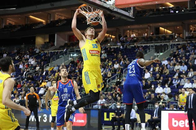 DEU, EUROLEAGUE , ALBA vs. ANADOLU EFES ISTANBUL, 11.11.2021, Mercedes-Benz-Arena, Berlin, DEU, EUROLEAGUE , ALBA vs. ANADOLU EFES ISTANBUL, im Bild