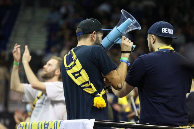 DEU, EUROLEAGUE , ALBA vs. ANADOLU EFES ISTANBUL, 11.11.2021, Mercedes-Benz-Arena, Berlin, DEU, EUROLEAGUE , ALBA vs. ANADOLU EFES ISTANBUL, im Bild ALBA-Fans