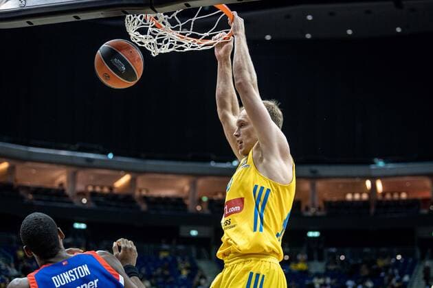 Basketball Berlin 11.11.2021 Saison 2021 2022 EuroLeague Regular Season Alba Berlin - Anadolu Efes Istanbul Luke Sikma (Alba Berlin, No.43)